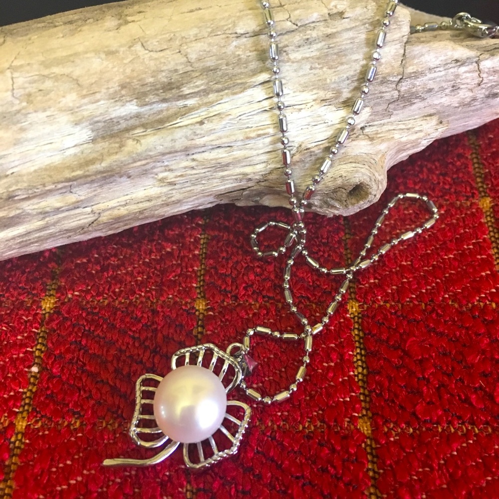 NWT Akoya pearl pendant